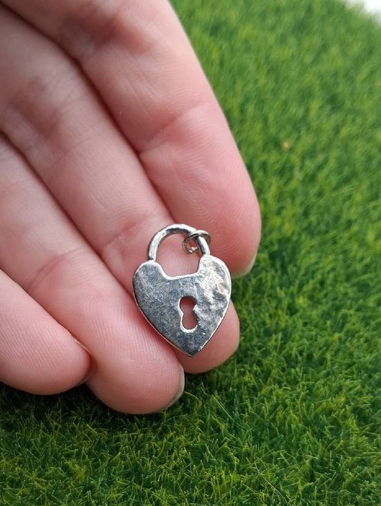 Jewelry - Hammered Silver Tone Heart Padlock Charm P409